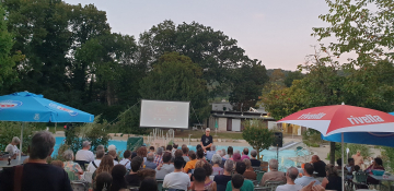 KIno am Pool